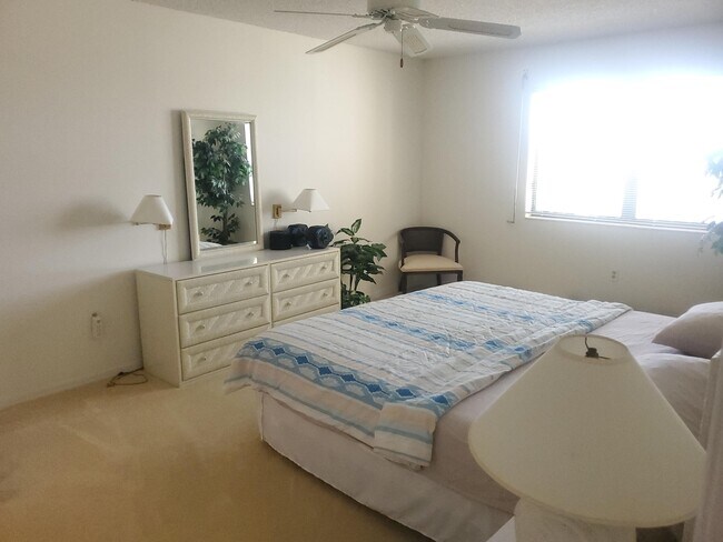 Building Photo - 10980 S Ocean Dr