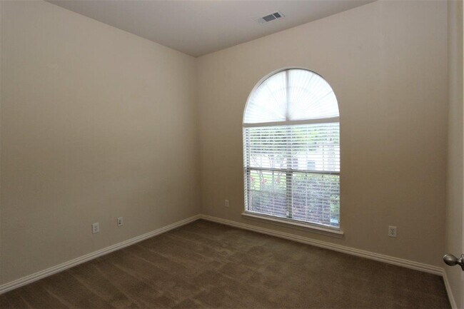 Building Photo - 8902 Peach Oak Crossing