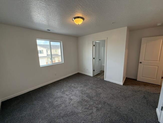 Building Photo - 5697 E Surfers Pt Ln