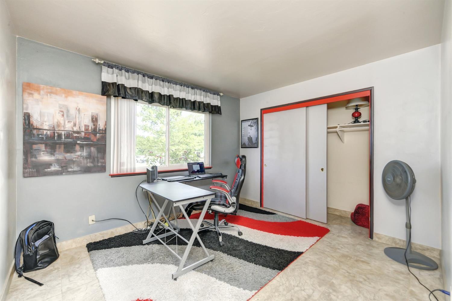 Bedroom #3 (10' x 12') - 1703 Russell Way