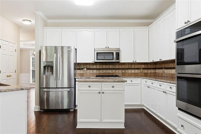 Building Photo - 2058 Woodside Park Dr