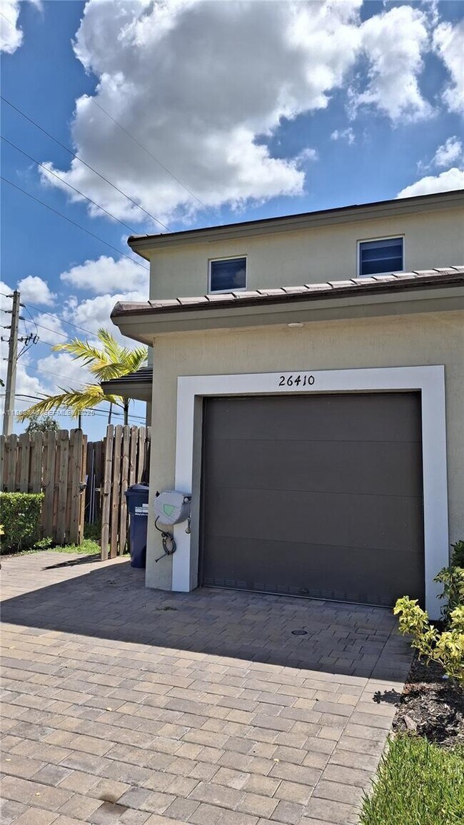 Building Photo - 26410 SW 148th Ct