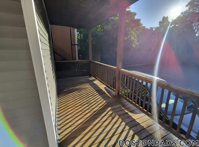 Building Photo - 63 Dana St