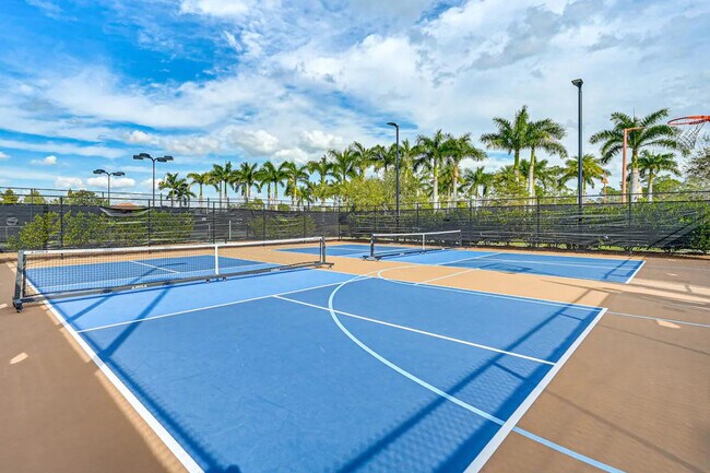 Building Photo - 6983 Saona CT