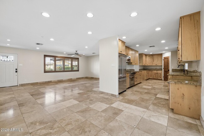 Building Photo - 6332 E Earll Dr