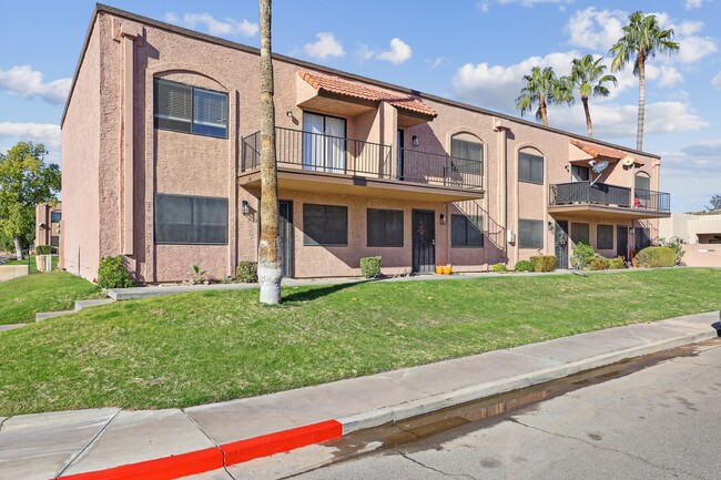 Building Photo - Las Palmas Townhomes