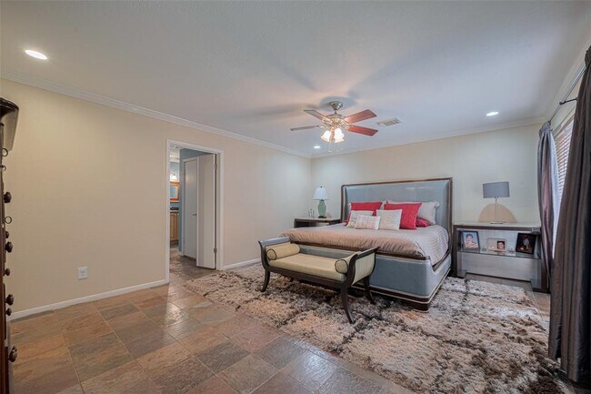 Building Photo - 12231 Carriage Hill Dr