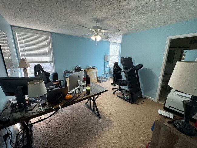 Building Photo - Beautiful East Side Home