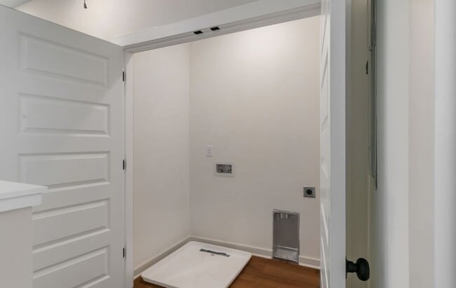 Building Photo - 310 Cedar St