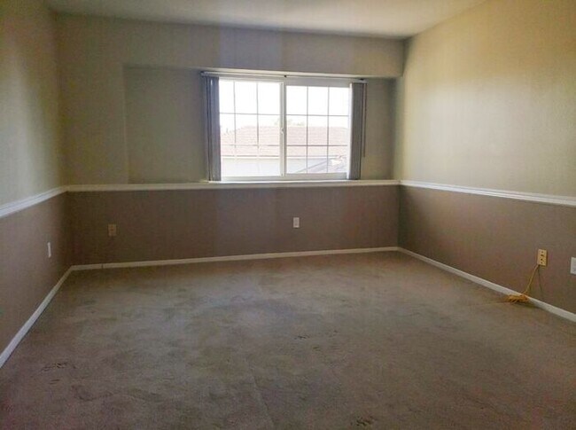 Building Photo - Great Townhome in a Quiet Community