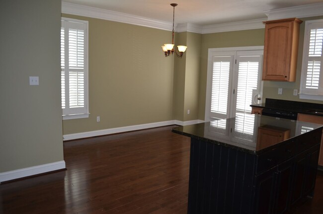 Building Photo - Gorgeous End Unit Townhouse in Bluestone H...