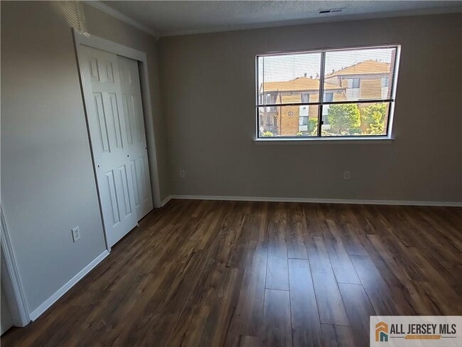 Building Photo - 1606 Edison Glen Terrace