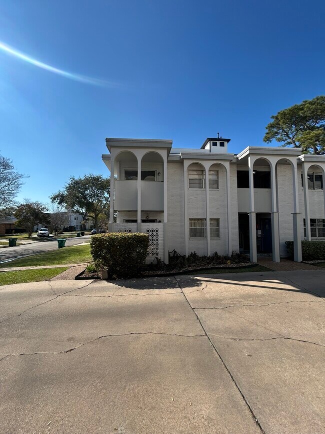 Building Photo - 2318 Dorrington St