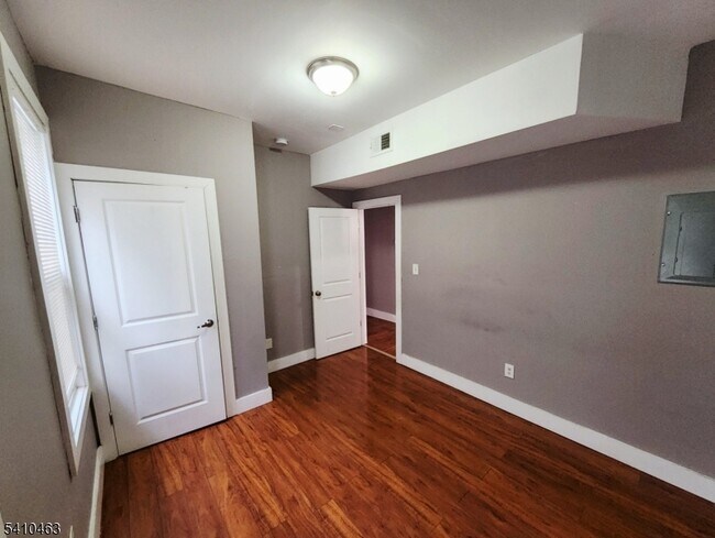 Building Photo - 146 Hollywood Ave