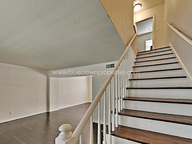 Building Photo - 6491 Bordeaux Ave