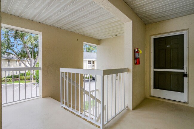 Building Photo - Berkshire Lakes, 2nd Floor, Corner Unit for Annual Lease