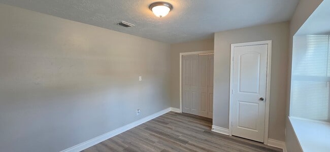 Building Photo - 4315 Navajo St