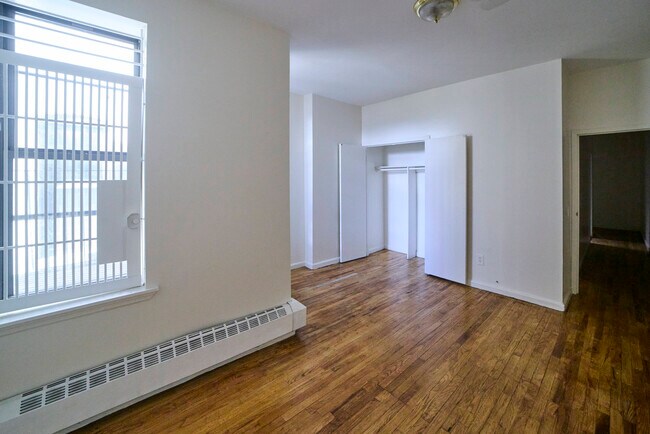 Building Photo - 248 Madison St