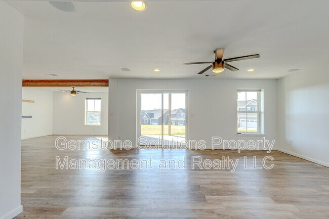 Building Photo - 2704 Orleans Dr