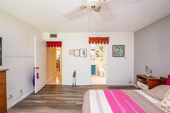 Building Photo - 2101 Lucaya Bend