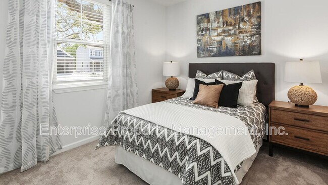 Building Photo - 250 Kipling Dr