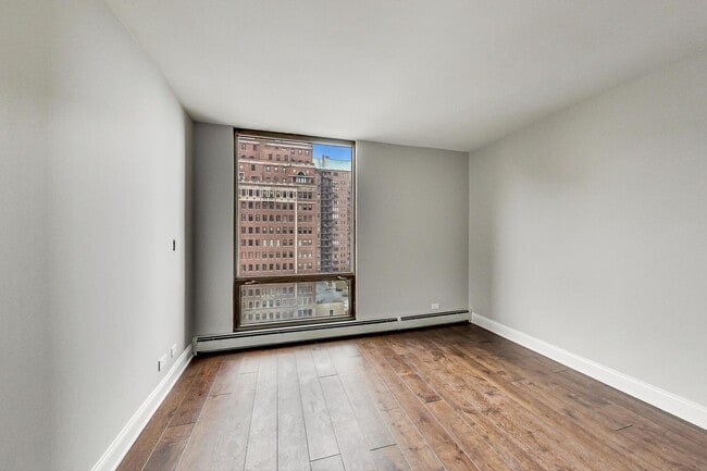Building Photo - 100 E Bellevue Pl