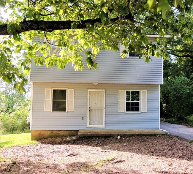 Building Photo - Newly Renovated 3 Bedroom 2 Bathroom House...