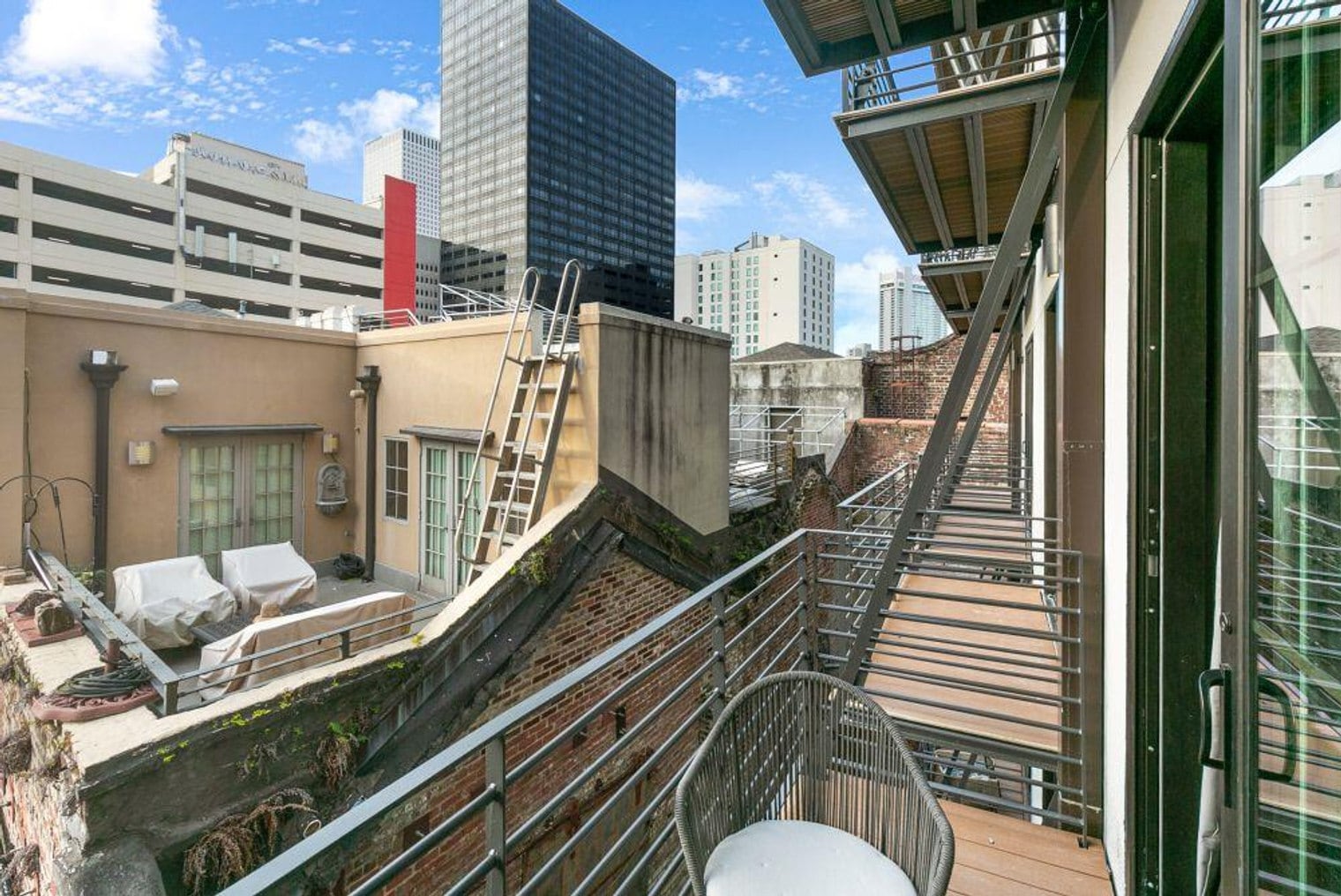 Building Photo - 611 Commerce St