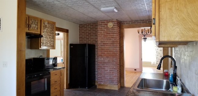 Building Photo - 437 Union St