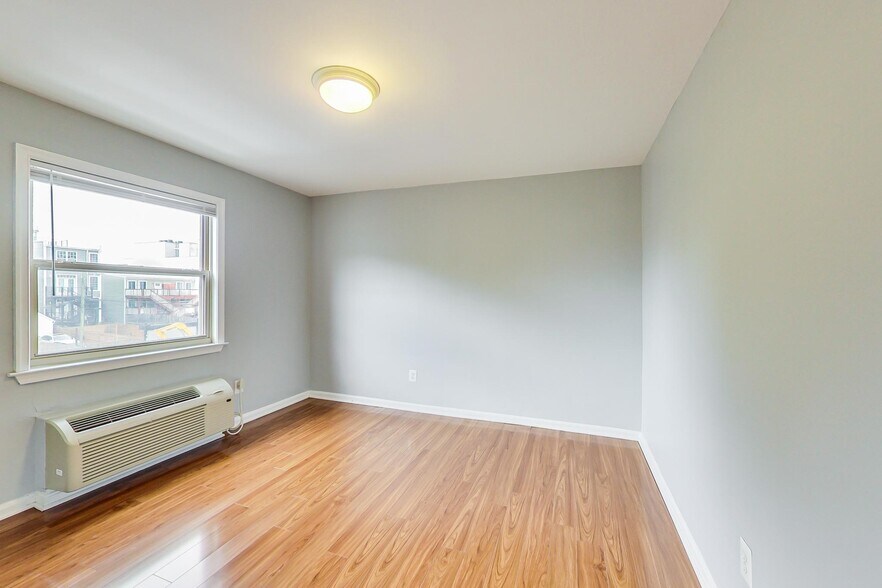 Building Photo - 604 Longfellow St NW