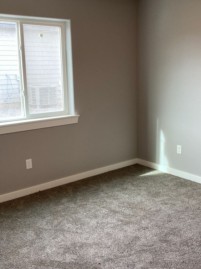 Building Photo - 3 Bedroom Home, Park Orchard Service Area