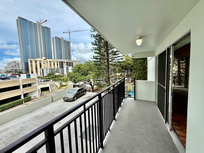 Building Photo - Kapiolani Towers/2 BD/1 BA/1 PK