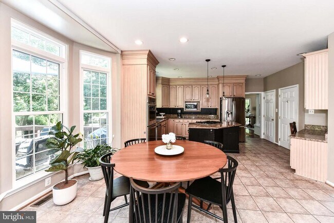 Building Photo - 641 Meade Dr SW