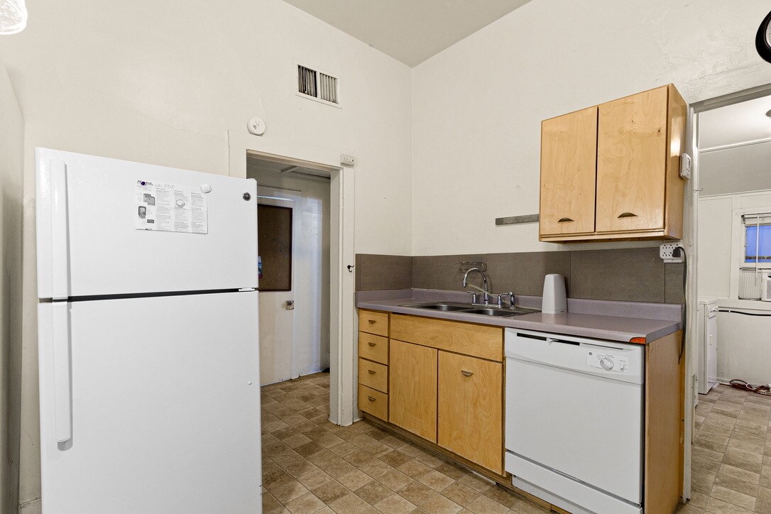 Building Photo - 306 S San Pedro St