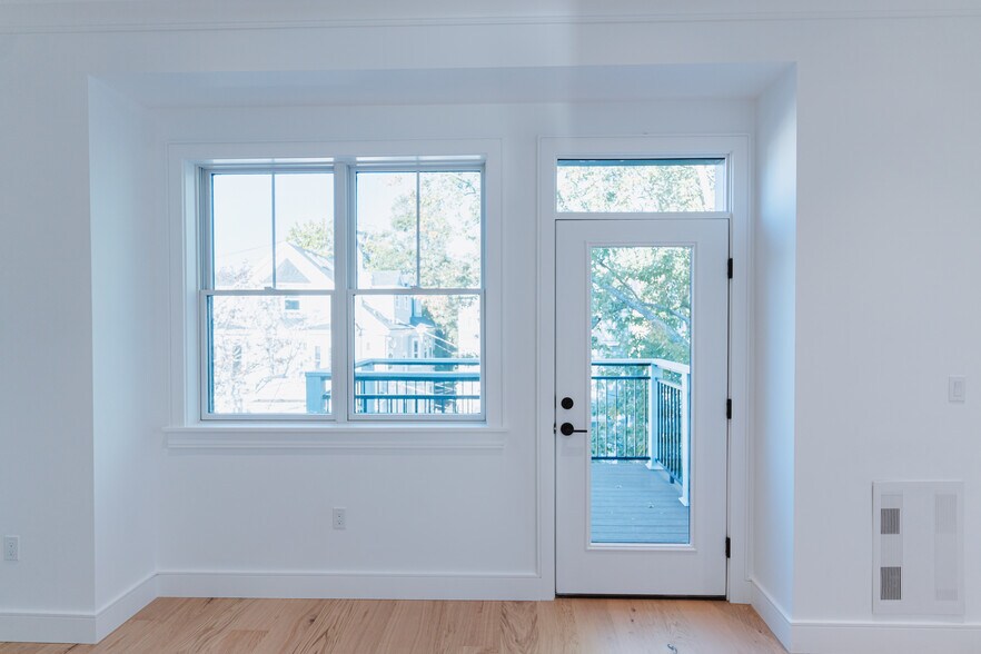 Building Photo - 5 Thurston St