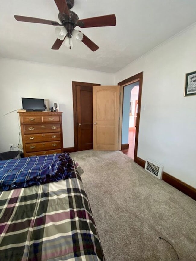 Building Photo - Charming 2 Bedroom 1 Bath Single Family Home!