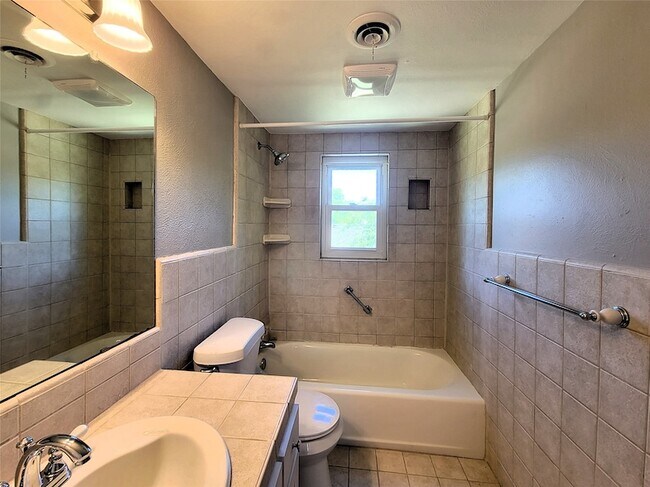 Building Photo - 312 Cotillion Rd