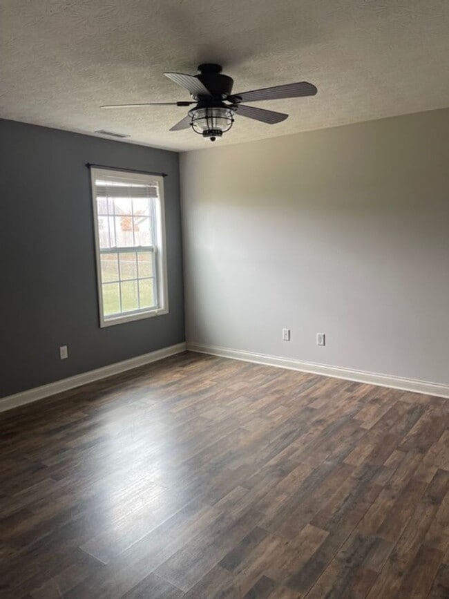 Building Photo - 3 Bed/2 Bath Home with 2 Car Garage