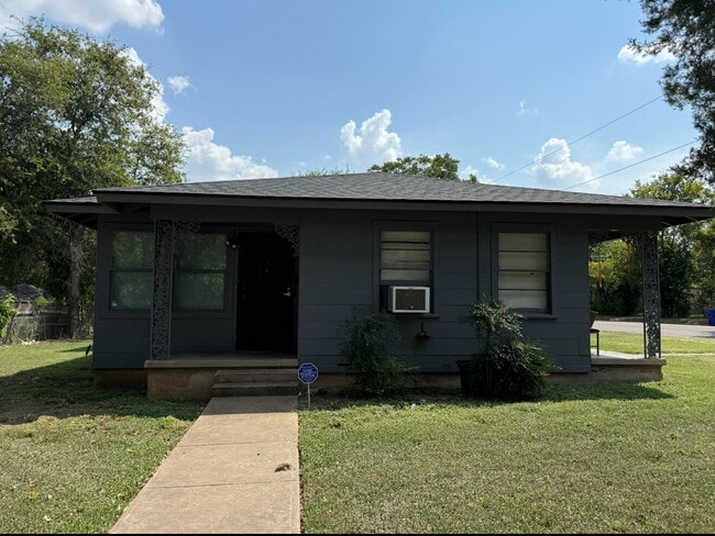 Primary Photo - "Charming 1-Bedroom Duplex Retreat in Waco...