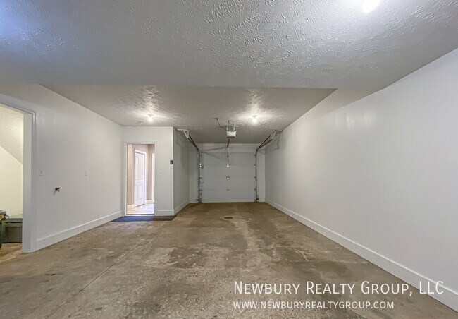 Building Photo - 147 Banksville Pl