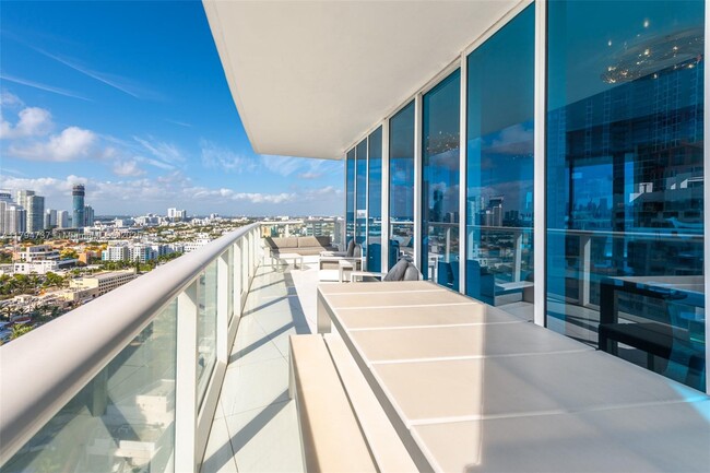 Building Photo - 100 South Pointe Dr