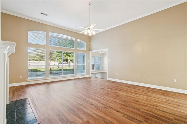 Building Photo - 158 Woodruff Dr