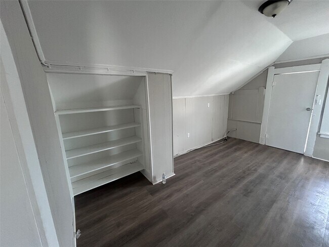 Building Photo - 931 9th Ave