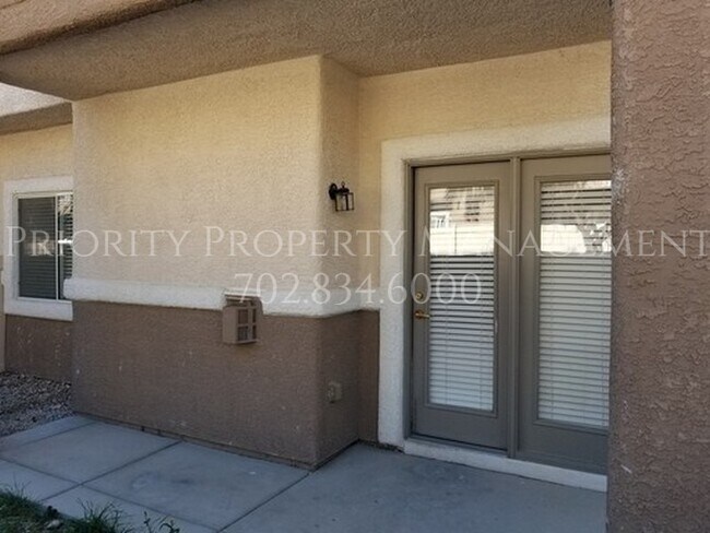 Building Photo - Beautiful 1600+ sq ft.  3 bedroom ~ UPGRADED!