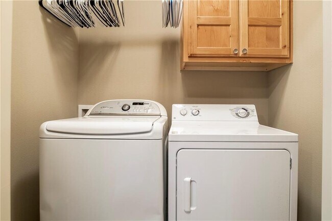 Building Photo - 403 Cherry St