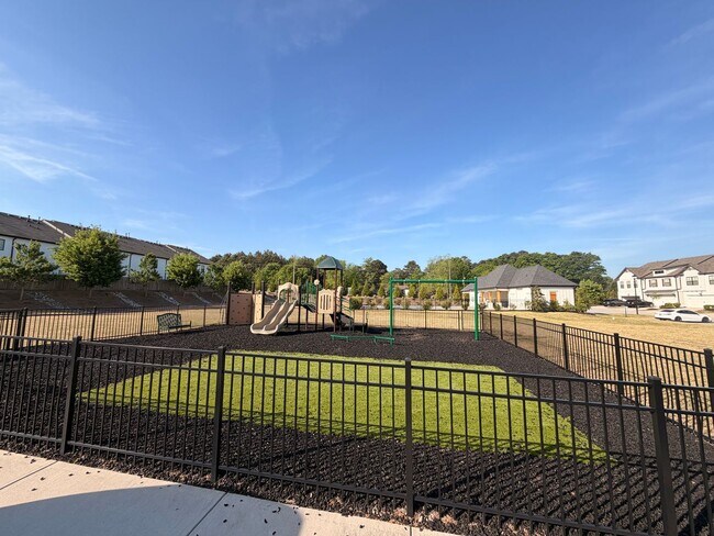 Building Photo - Unwind in Winder, with a Beautiful 3 Bed 2.5 Bath Townhome!