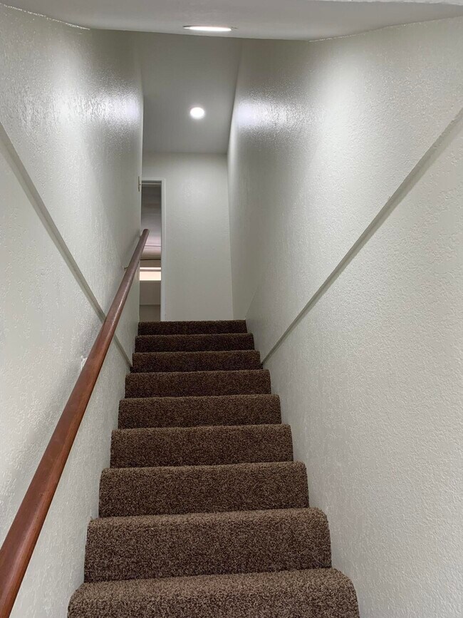 Building Photo - 40225 Harris Ln