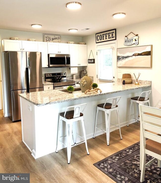 Building Photo - 216 5th St