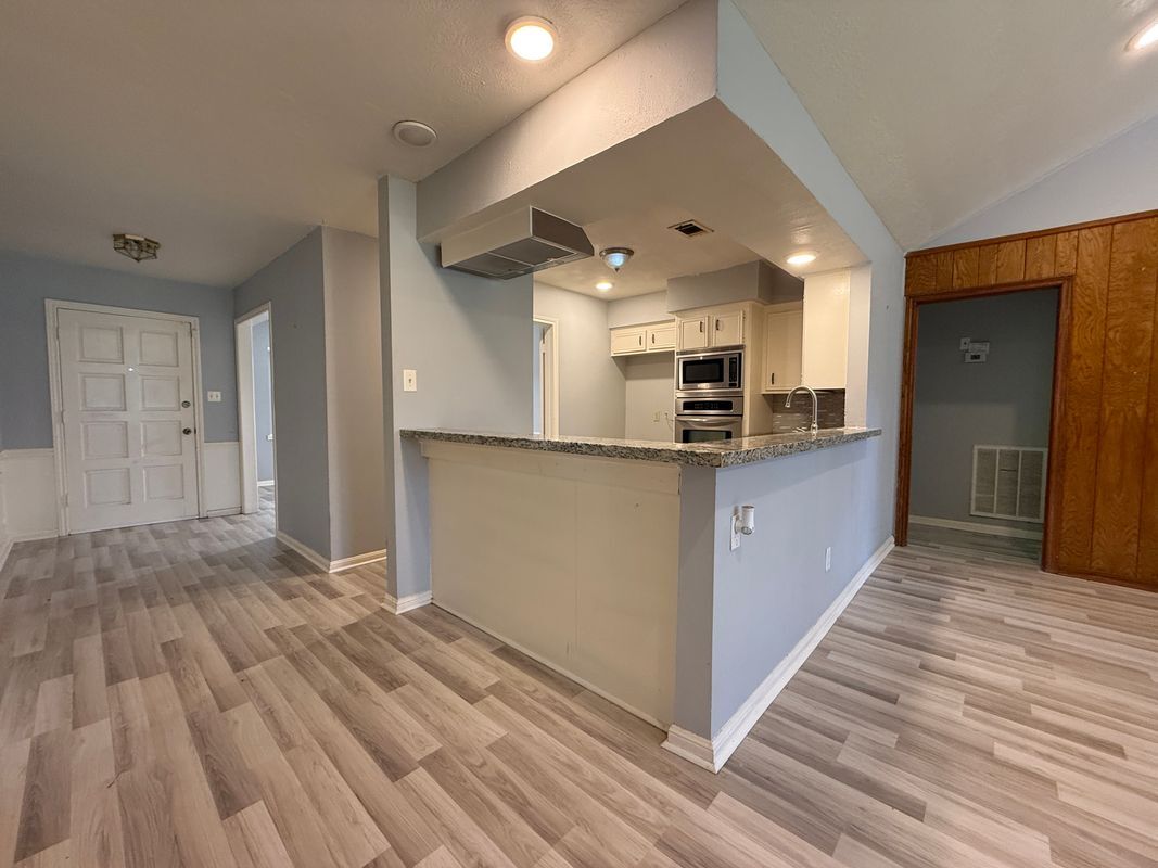 Building Photo - 422 Gamewood Dr