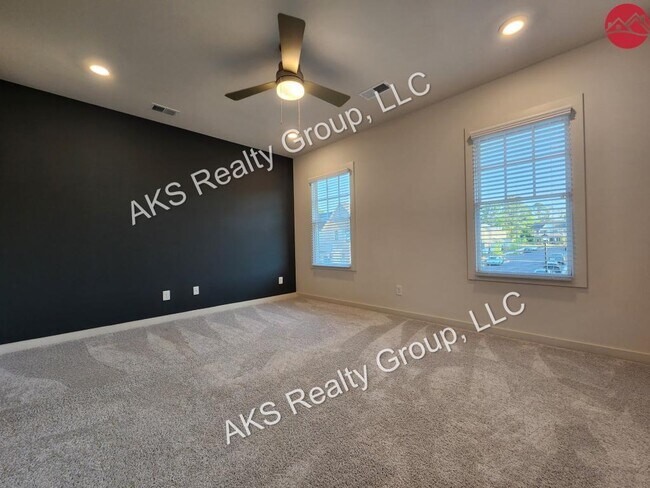 Building Photo - 1012 Windsor Dr